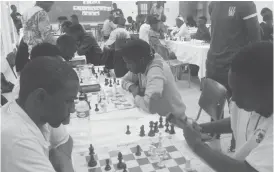  ??  ?? Thabang Moyo of Bulawayo Chess Associatio­n (left) vs Tapiwa Jele of Nkulumane Chess club
