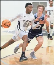  ?? Scott Herpst ?? Ridgeland’s Kobe Lewis sprints toward the basket as Gordon Lee’s Conner Whitman gives chase. The Panthers won the backyard clash with their county neighbors on Thursday.