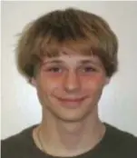  ??  ?? De Duitse politie verspreidt een foto van Ray, een mysterieuz­e Engelsspre­kende tiener die negen maanden geleden opdook in Berlijn.