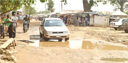  ?? PHOTO: Onyekachuk­wu Obi ?? A major road in Daki-Biyu, Jabi
