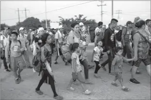  ?? RODRIGO ABD / ASSOCIATED PRESS ?? Central American migrants, including children, walk on the highway as the thousands-strong caravan hoping to reach the U.S. border moves onward Nov. 1 from Juchitan, Oaxaca state, Mexico.