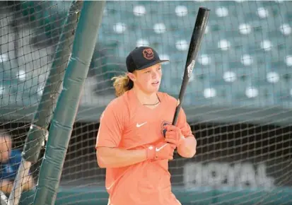  ?? LLOYD FOX/BALTIMORE SUN ?? Jackson Holliday, the Orioles’ No. 1 overall selection in the 2022 MLB draft, takes a few swings at Camden Yards.