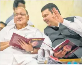  ?? PRATIK CHORGE/HT FILE ?? ■ NCP president Sharad Pawar (left) with Maharashtr­a chief minister Devendra Fadnavis during an event in Mumbai on October 27, 2018.