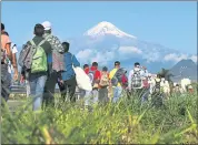  ?? MARCO UGARTE — THE ASSOCIATED PRESS ?? Central American migrants begin their trek as part of a thousands-strong caravan toward Mexico City on Monday.
