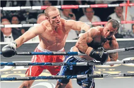  ?? Photos: Grahame Cox/fairfax NZ ?? Rope-a-dope: Former Kiwis star Jarrod McCracken has ex-All Black Carlos Spencer on the ropes during last night’s Fight for Life bout in Auckland.