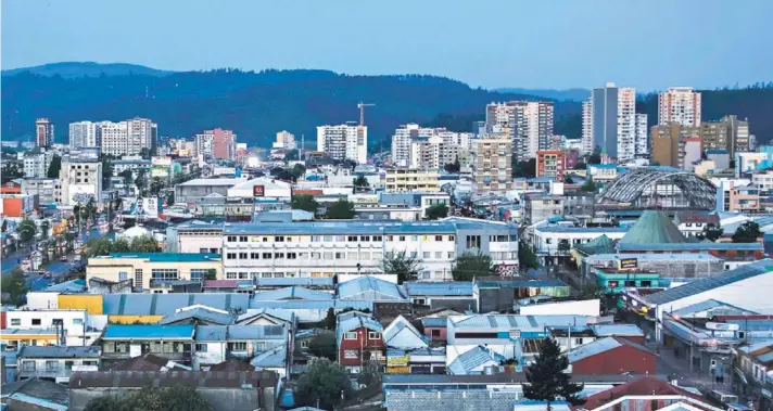  ??  ?? ►
Vista de calle Prat hacia el norte, en el centro de Concepción.