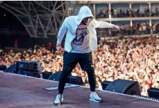  ??  ?? Eminem took to the
Abu Dhabi stage for the first time since 2012