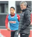  ?? FOTO: DPA ?? Neuer Coach: Friedhelm Funkel leitet das Training beim 1. FC Köln.