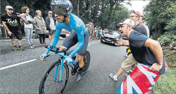  ?? FOTO: EFE ?? Mikel Landa en uno de los duros repechos de que constaba la contrarrel­oj de ayer. En todo momento los corredores fueron arropados por la afición