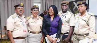  ??  ?? Dr. Joe Okei-Odumakin flanked by immigratio­n officers that attended the seminar