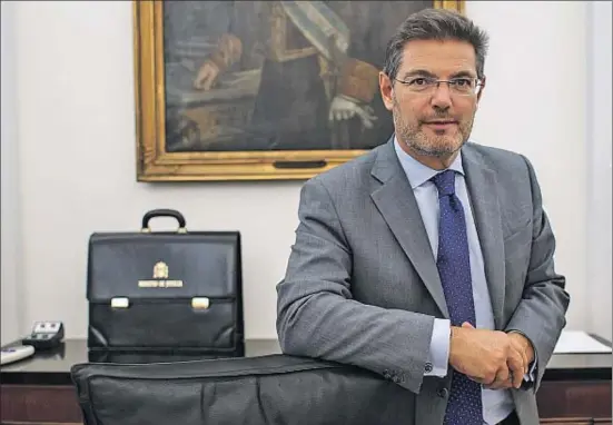  ?? DANI DUCH ?? El ministro de Justicia, Rafael Catalá, afirma que el Gobierno español hará una defensa firme de la Constituci­ón