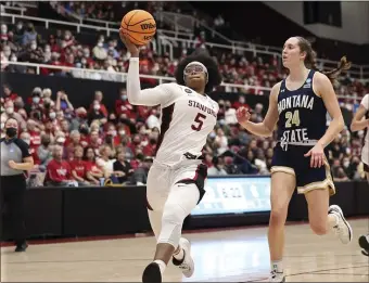  ?? SCOTT STRAZZANTE — SAN FRANCISCO CHRONICLE VIA AP ?? Stanford’s Fran Belibi prepares to dunk against Montana State’s Taylor Janssen during the second quarter of a game, March 18, 2022, in Stanford, Calif.