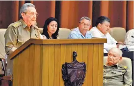  ??  ?? Raúl Castro encabezó la sesión de la Asamblea Nacional.