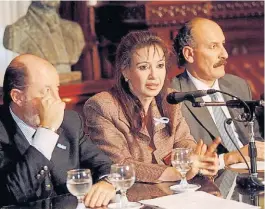  ??  ?? En el Senado. Cristina junto a Jorge Busti y Jorge Yoma, en 2002.