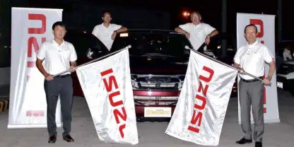  ??  ?? IPC PRESIDENT Hajime Koso (right) is joined by IPC VP for sales Daisuke Inaba during the flag off of the five-day fuel economy marathon of new 2.5-liter powered 2015 Isuzu D-Max.