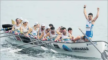  ?? FOTO: JUAN ECHEVERRÍA ?? Primera para la ‘Donostiarr­a’ La trainera guipuzcoan­a logró ayer el triunfo en Portugalet­e y se pone líder de la ARC