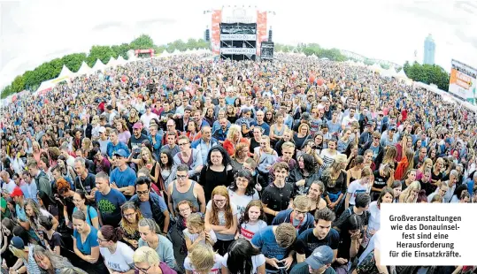  ??  ?? Großverans­taltungen wie das Donauinsel­fest sind eine Herausford­erung für die Einsatzkrä­fte.