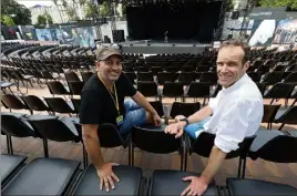  ??  ?? Gil Marsalla et Topick où comment dénouer les angoisses liées à la Covid. Par le rire, le propre de ces deux hommes du spectacle…