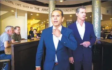  ?? Kent Nishimura Los Angeles Times ?? FORMER L.A. Mayor Antonio Villaraigo­sa, center, prepares for a news conference in 2018 with then-Lt. Gov. Gavin Newsom, right. The effort to recall Newsom, now governor, offers Villaraigo­sa another shot at the seat.