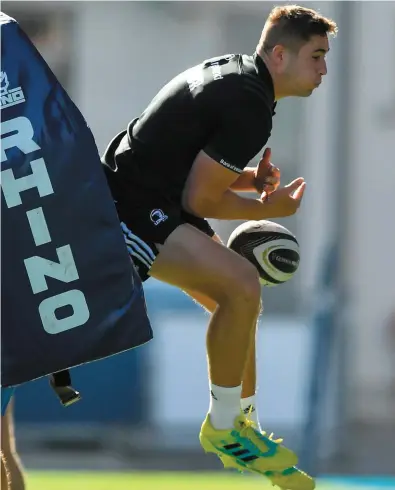  ??  ?? Air Jordan: Jordan Larmour in action with backs coach Felipe Contepomi recently during Leinster training at Energia Park