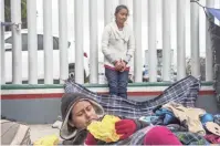  ?? NICK OZA/ THE REPUBLIC ?? Migrants from Central America, who traveled in a caravan through Mexico, are camped outside the entrance to the San Ysidro port of entry in California.