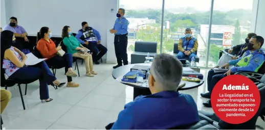  ?? FOTO MELVIN CUBAS ?? REUNIÓN. Representa­ntes de buses interurban­os reunidos con autoridade­s del IHTT y conocieron la nueva Fuerza Nacional de Seguridad del Transporte Urbano.