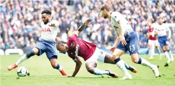  ?? - AFP photo ?? West Ham United’s English midfielder Michail Antonio (C) vies with Tottenham Hotspur’s English defender Danny Rose (L) and Tottenham Hotspur’s Welsh defender Ben Davies during the match.