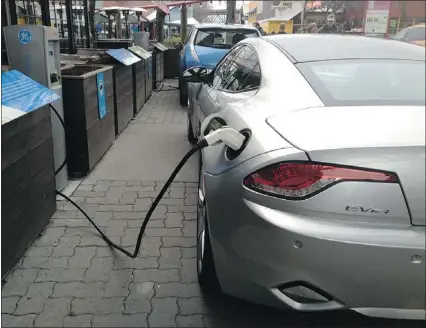  ?? ALEXANDRA STRAUB PHOTOS — FOR THE PROVINCE ?? The 2012 Fisker Karma ‘refuelling’ at one the two charging stations at Edible Canada restaurant on Granville Island. It takes about six hours to fully power up the electric car.