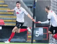  ??  ?? SMART ALEX
Petkov races off to celebrate his Clyde goal