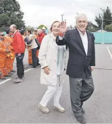  ??  ?? El Mandatario aseguró que el puente sí se terminará.