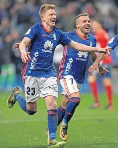  ??  ?? PARTIDO ESPECIAL. Mossa realizó su partido soñado ante el Sporting en el campo oviedista.