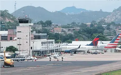  ?? FOTO: EL HERALDO ?? Las aerolíneas, dueños de aviones y pilotos civiles deben estar informados sobre la nueva ley y seguir todos los procedimie­ntos que manda la ley, informando a las autoridade­s todos los movimiento­s.