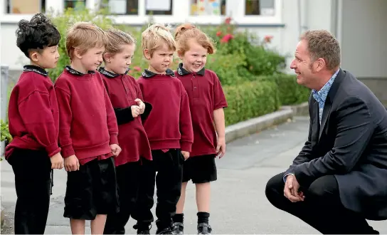  ?? PHOTO: JOHN BISSET/FAIRFAX NZ ?? Gleniti Primary School pupils and principal Steve Zonnevylle are excited more pupils are choosing their school.