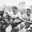  ?? FOTO: DPA ?? Eckel (re.) und Fritz Walter nach dem Finalsieg 1954 in Bern.