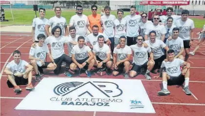  ??  ?? Los atletas del Club Atletismo Badajoz que ayer compitiero­n en Móstoles.