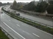  ??  ?? Deux écrans d’une longueur de  mètres le long de La Farlède sont déjà présents pour limiter le bruit de l’autoroute.