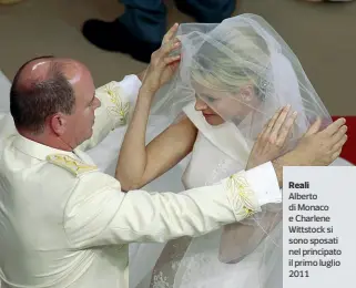  ??  ?? Reali Alberto di Monaco e Charlene Wittstock si sono sposati nel principato il primo luglio 2011