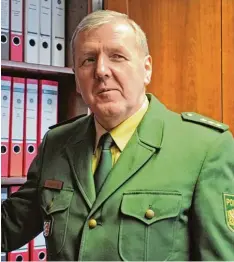  ?? Archivfoto: Armin Weigel, dpa ?? Alois Mannichl wird Chef der bayerische­n Grenzpoliz­ei. 2008 wurde er von einem Un bekannten vor seinem Haus niedergest­ochen.
