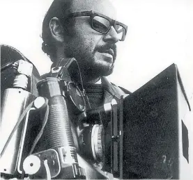  ??  ?? Cineasta. Hugo Santiago vivió y rodó parte de su filmografí­a en Francia.