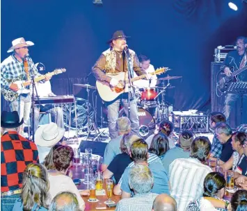  ?? Fotos: Uwe Bolten ?? In der Music Hall im Four Corners treten regelmäßig bekannte Musiker wie zuletzt Buddy Jewell auf.