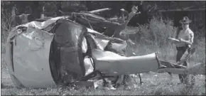 ?? Daniel Varnado
/
Rome News-tribune ?? A state trooper investigat­es the scene of a two-vehicle wreck on U.S. 27 near Dugger Road.
