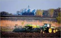  ?? MATT MCKINNEY / MINNEAPOLI­S STAR TRIBUNE ?? Farmers are increasing­ly frustrated at the inability to fix their own equipment. Manufactur­ers want repairs made at dealership­s.