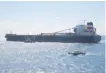  ??  ?? Esta embarcació­n arribó ayer al puerto de Punta Catalina en la provincia Peravia con 38,516 toneladas métricas de carbón mineral para probar la nueva planta.