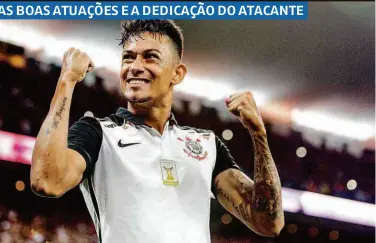  ??  ?? O meia-atacante foi o herói da vitória sobre o Cerro Porteño ao marcar o primeiro gol e criar a jogada do segundo; “Tenho certeza que vai dar certo”, disse o atleta sobre continuar no Timão