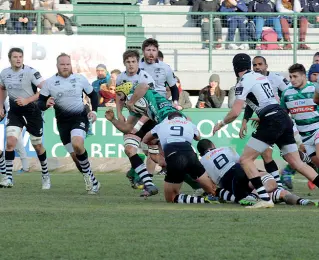  ?? (foto Balanza) ?? Derby Il Benetton riesce a spuntarla 27-14 nel confronto con le Zebre a Monigo