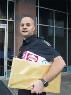  ?? JASON PAYNE ?? Vancouver Police Department Const. Jason Doucette urges victims of package pilfering to report the crime to police.