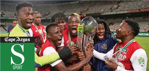  ?? | MUZI NTOMBELA BackpagePi­x ?? TSHAKHUMA players celebrate with the trophy after beating Chippa United in the Nedbank Cup final at Free State Stadium in Bloemfonte­in.
NEDBANK CUP