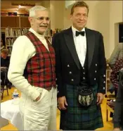  ?? (Photo O.-V.M.) ?? Un authentiqu­e Écossais en tenue de concluant était présent pour cette soirée whisky.