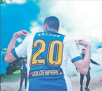  ?? FOTOS: CEDIDAS ?? Diversos fotogramas del videoclip del tema ‘Joseba Zaldua’ interpreta­do por el rapero de Leganés, Zhor, que le dedicó una canción al lateral donostiarr­a tras su paso en calidad de cedido por el club pepinero en la temporada 17-18