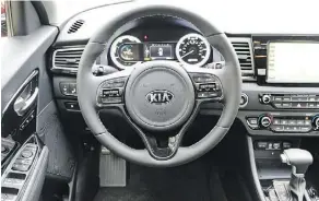  ?? GRAEME FLETCHER ?? The 2018 Kia Niro has a simple but elegant dash and the instrument cluster provides handy informatio­n on the state of the battery charge, the fuel level and the combined distance to empty.